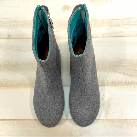 Disctrict by Sole Grey Wool ReCork Felt Zip Boots Sz 8 Stride Recycled Rubber - Picture 5 of 11